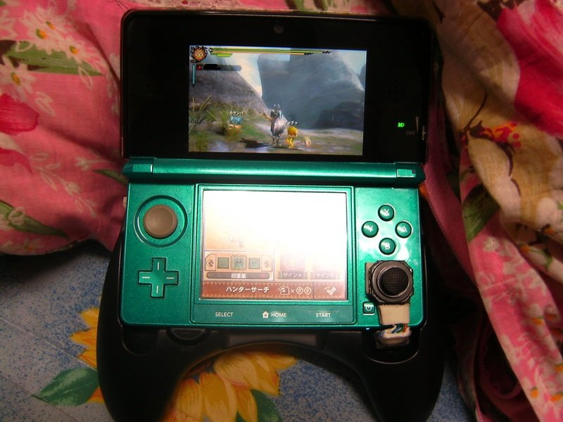 Illustration for article titled A 3DS Modded with a PSP Thumb Pad. What Do You Think?